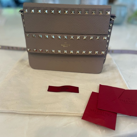 Valentino Garravani Rockstud Grainy Calfskin Side Slip Crossbody - Picture 3 of 4